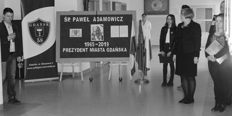 Powiększ grafikę: sp-58-zegna-prezydenta-gdanska-pawla-adamowicza-27956.jpg