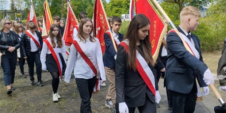 Powiększ grafikę: szkolna-delegacja-na-obchodach-rocznicowych-w-potulicach-526585.jpg