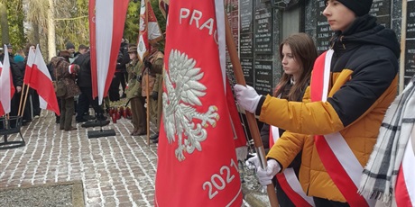 Powiększ grafikę: udzial-pocztu-sztandarowego-w-obchodach-83-rocznicy-powstania-ak-592321.jpg