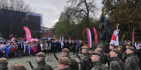 Udział Sztandaru pod pomnikiem Marszałka J. Piłsudskiego