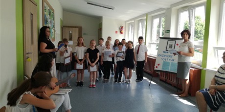 Uroczysty apel uczniów edukacji wczesnoszkolnej poświęcony Patronowi naszej szkoły – Kazimierzowi Sołtysikowi.